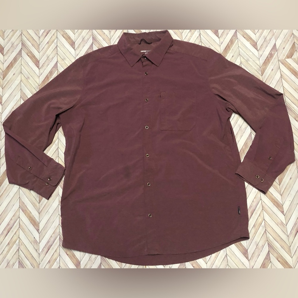 Swiss Tech Men’s Long Sleeve Button Down. Size XL. Stain On Front